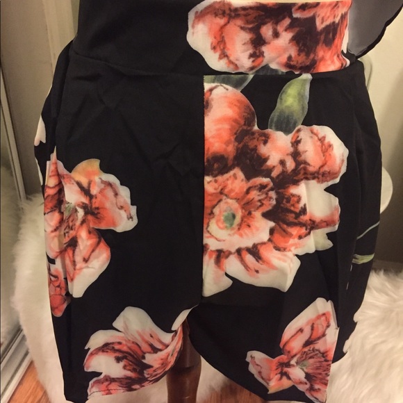 Feminine! Two Piece Romper S/M/L - Picture 8 of 8